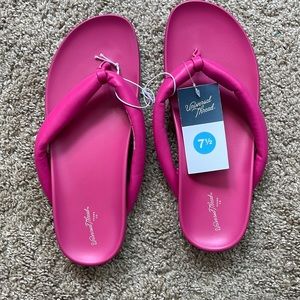 New Women's Slippers; size 7 1/2